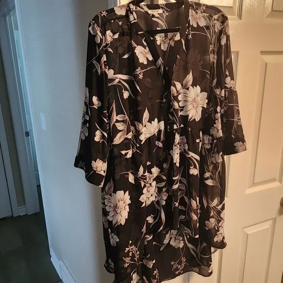 Sheer 2X high-low printed top - Picture 1 of 4